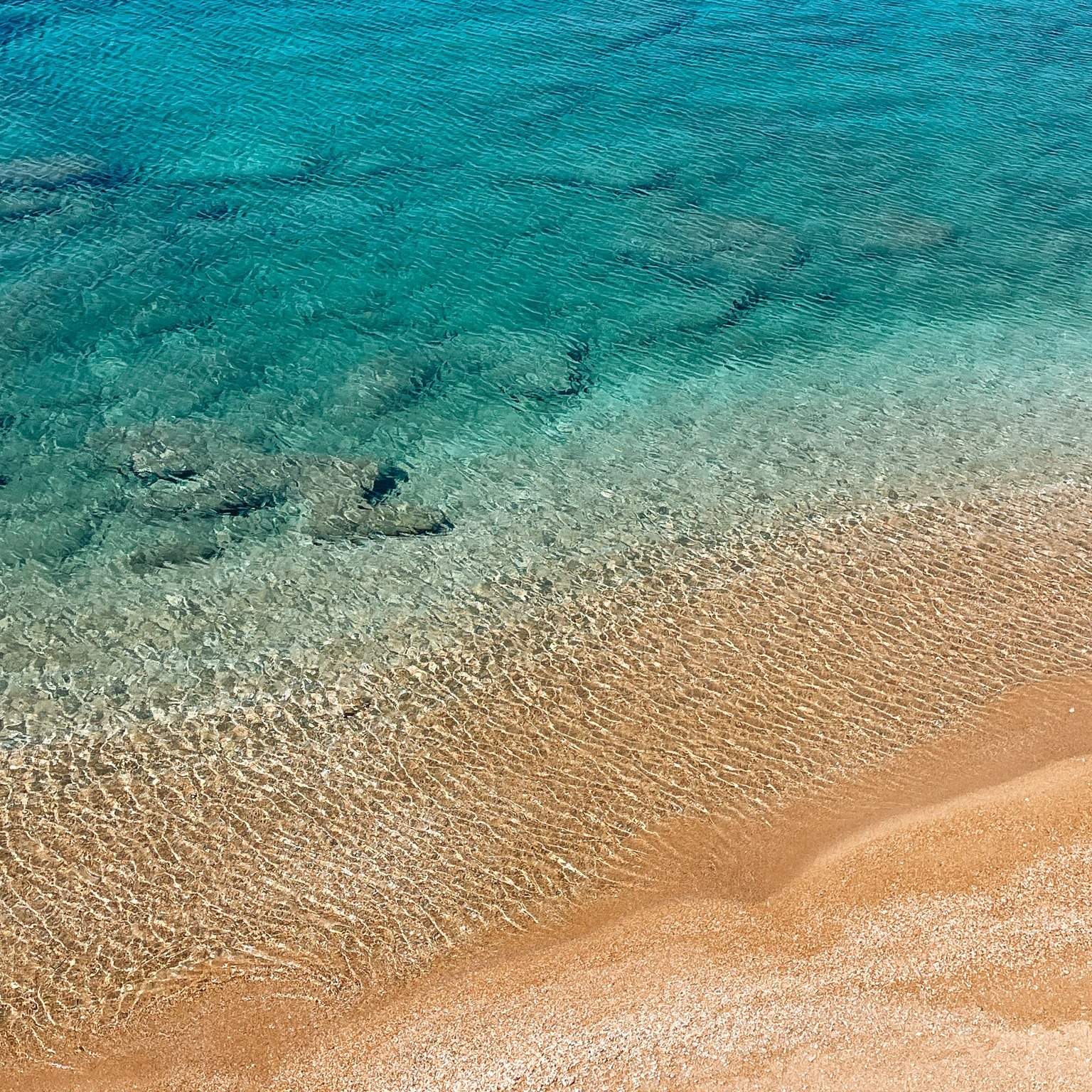 Where the sand meets the sea, a moment of bliss unfolds. Feel the grains beneath your toes and let the gentle waves caress your soul. ✨
.
#amalgamhomes #artofcomfort #greece #visitgreece #greekislands #cyclades #greekislands #paros #naxos #mykonos #tinos #ampelas #kastraki #triantaros #travel #wanderlust #greeksummer #discovergreece