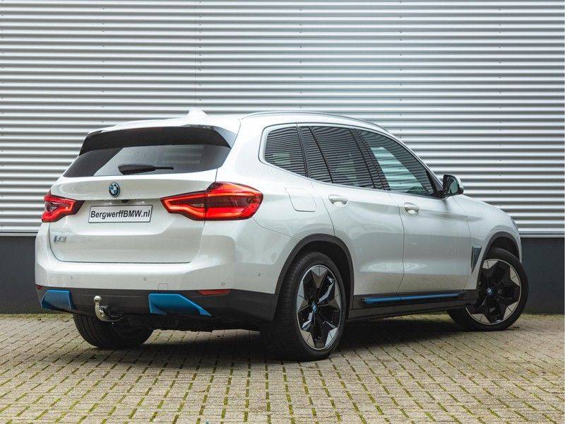 BMW iX3 High Executive - Trekhaak - Direct Beschikbaar! afbeelding 2