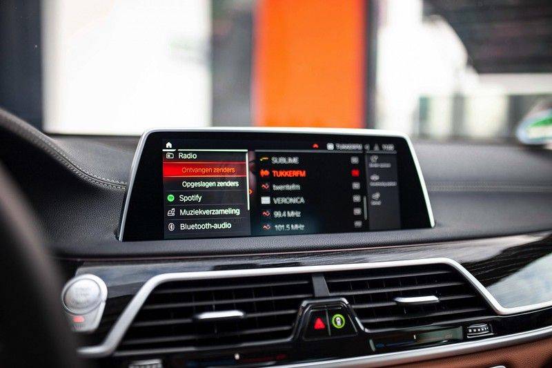 BMW 7 Serie 740d xDrive *ACC / Schuifdak / Harman-Kardon / Trekhaak / Laser / HUD* afbeelding 16