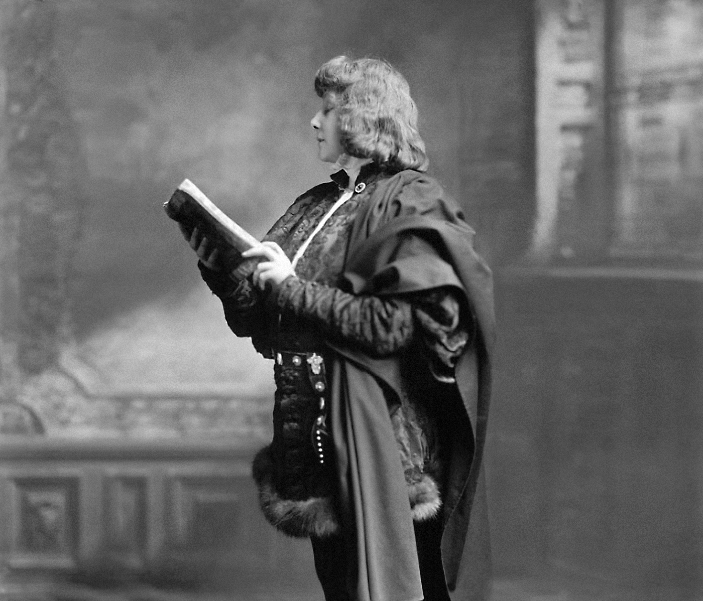 Французская актриса Сара Бернар в образе Гамлета, фото со съемок фильма «Гамлет», реж. Клеман Морис, 1900. Источник: imdb.com