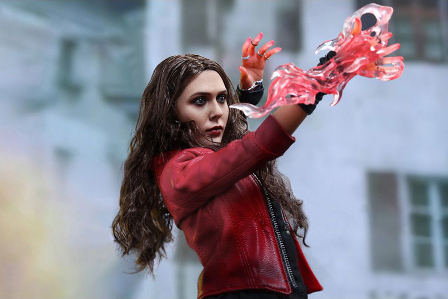 Страж 2 алая ведьма. Маленькая Ванда Максимофф. Age of Ultron алая ведьма. Wanda Maximoff age of Ultron. Ванда Максимофф цвет глаз.