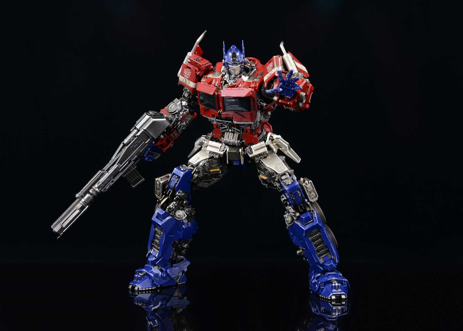 ThreeA Optimus Prime DLX Scale