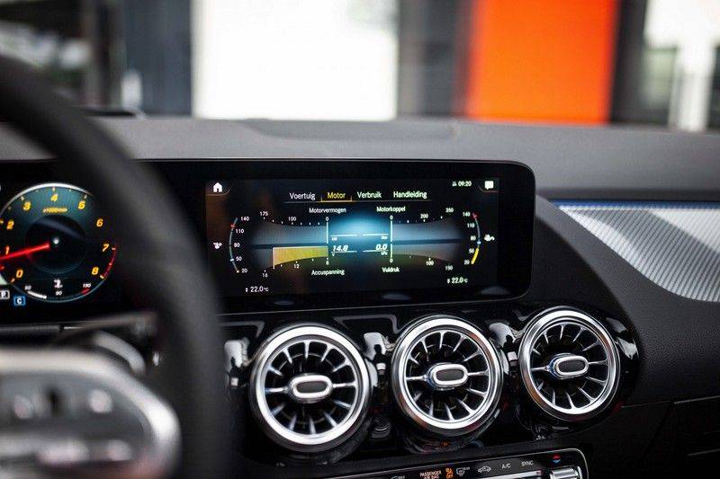 Mercedes-Benz GLA 200 AMG Line *Pano / HUD / Memorystoelen / 360 Cam / Burmester* afbeelding 15