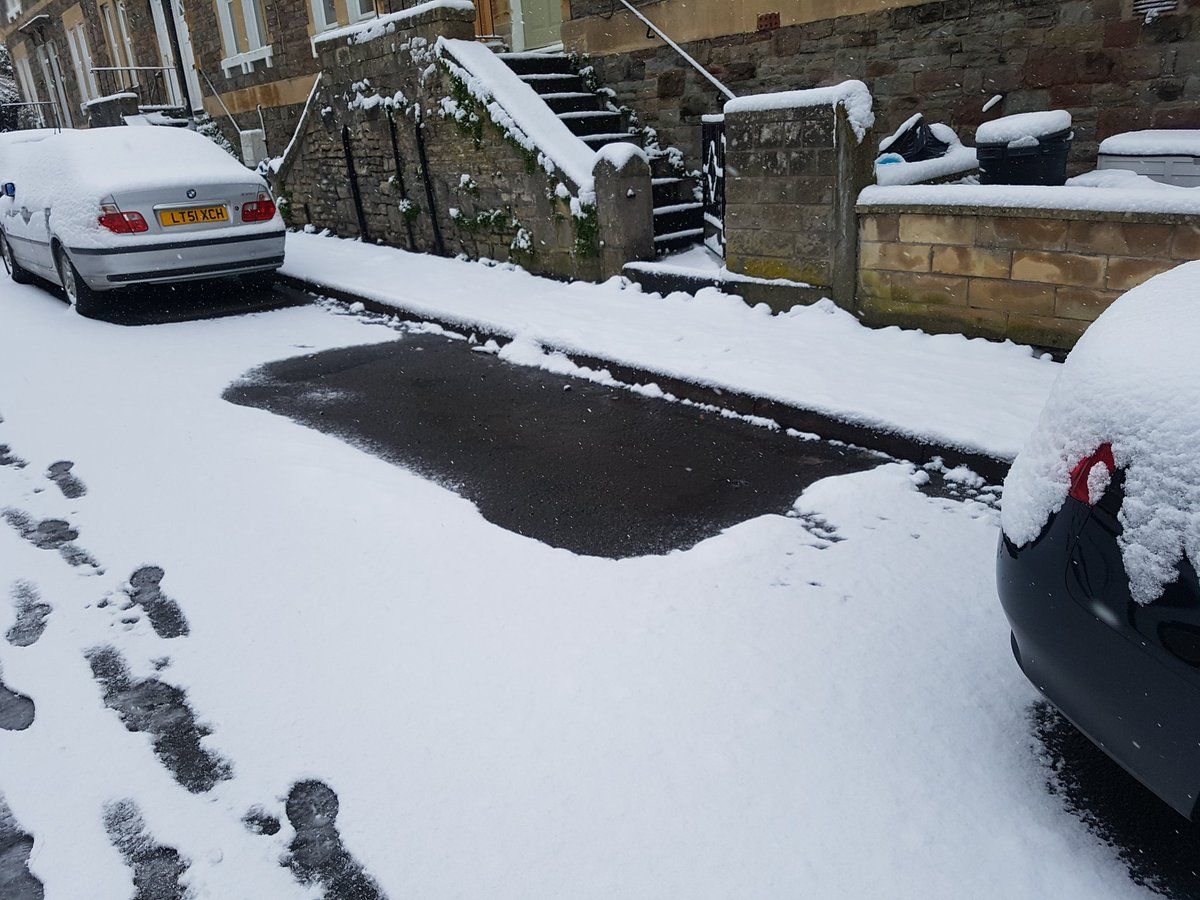 oh my god twitter doesn’t include alt text from images in their API