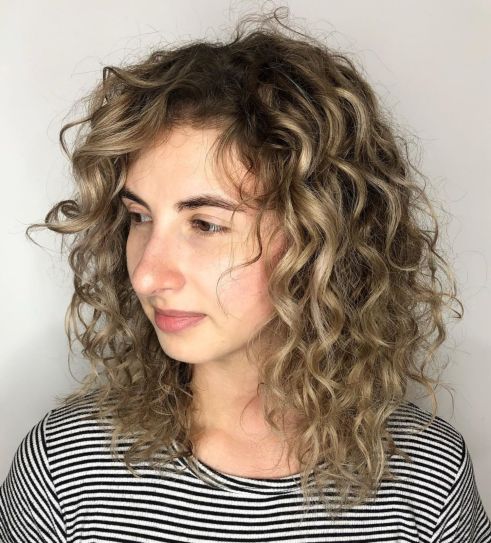 37 Amazing Short Curly Hairstyles for Women