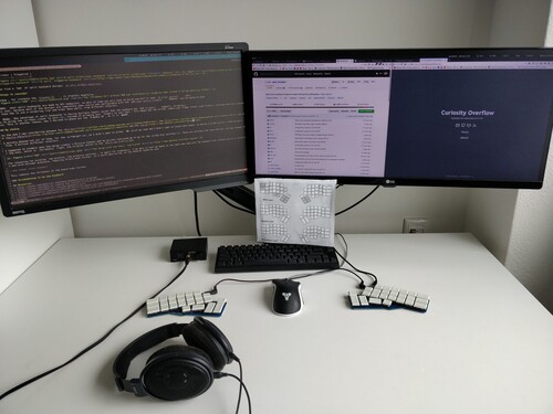 My PC setup, with dual monitors, the 6XX, Gergo and FC660m.