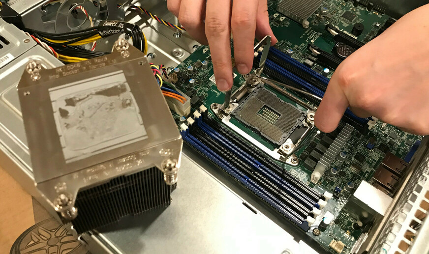 Photo of the bare CPU socket and underside of the CPU heatsink.