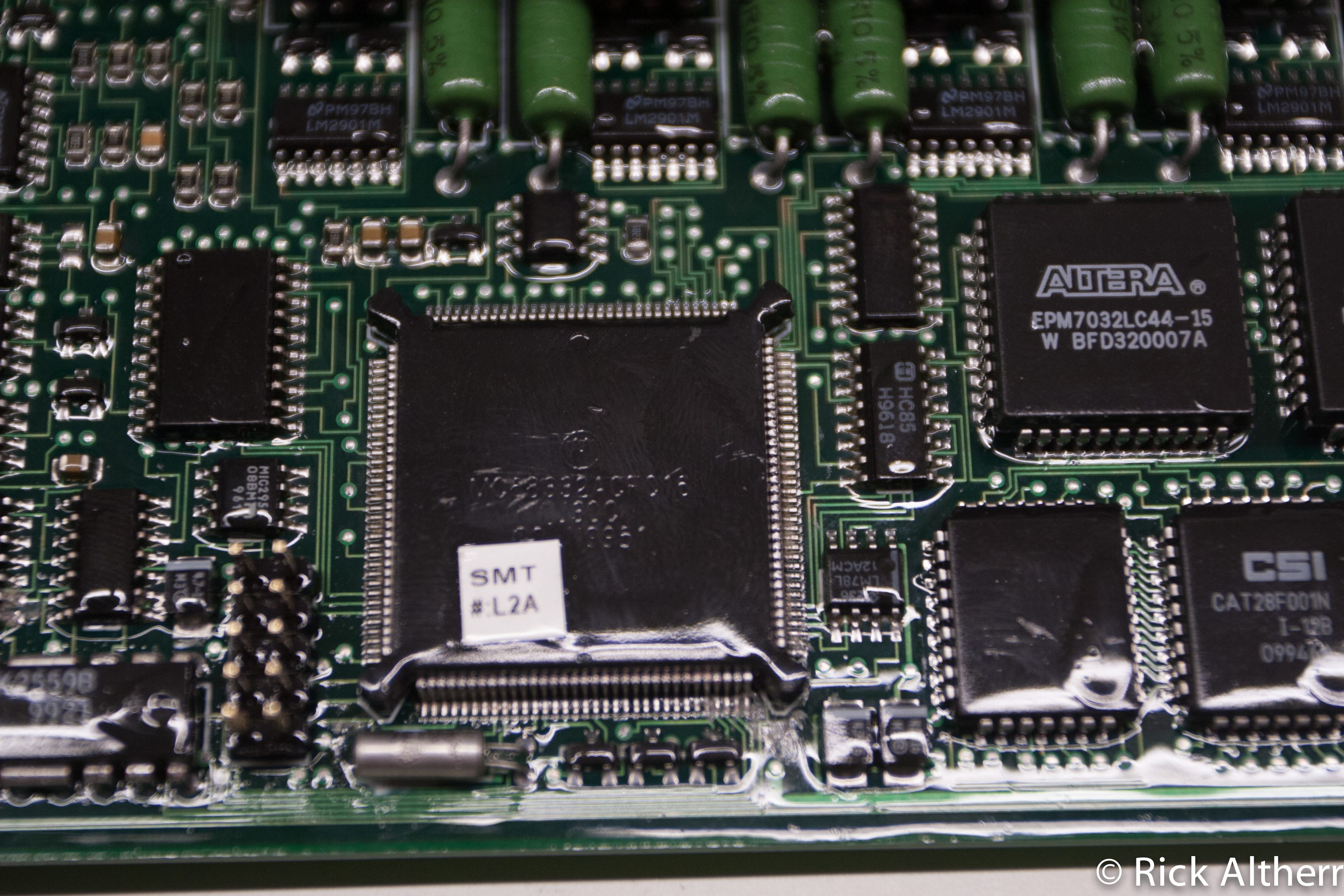Closeup of Motorola MC68332ACFC16 processor on MoTeC M48 PCB