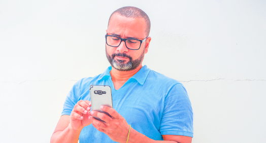 Homem no celular