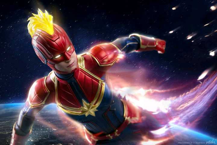 Hot Toys Captain Marvel 1/6 Action Figure