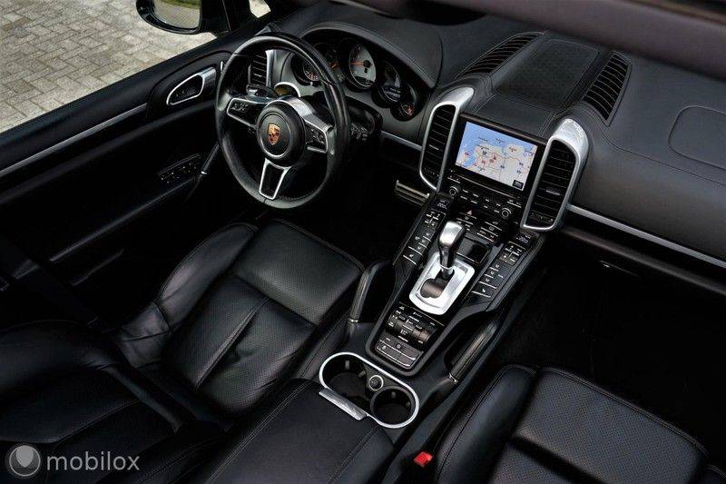 Porsche Cayenne 4.2 D S | Panoramisch dak | Bose | 850 Nm afbeelding 14