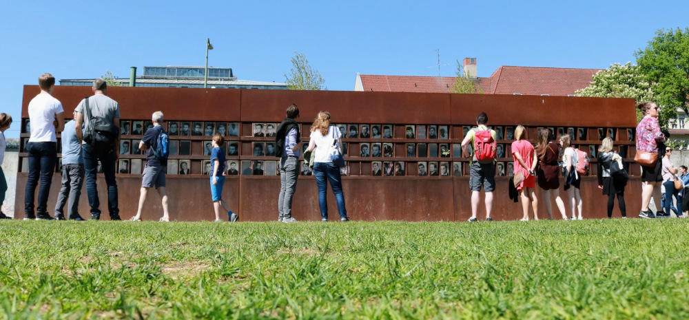 An image of the Berlin Wall victims.