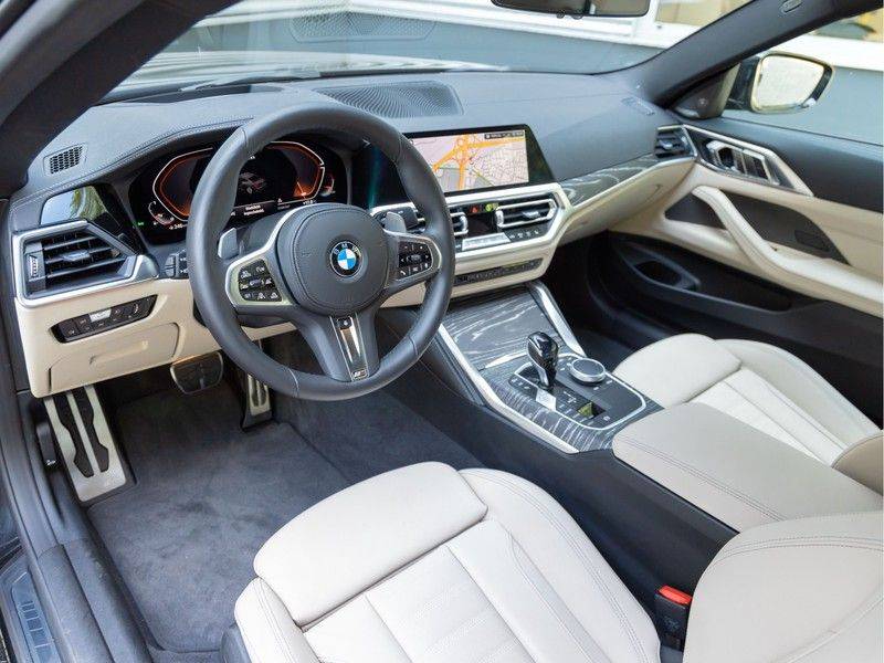 BMW 4 Serie Coupé M440i xDrive - High Executive - M-Remmen - Harman Kardon - Driving Ass Prof afbeelding 12