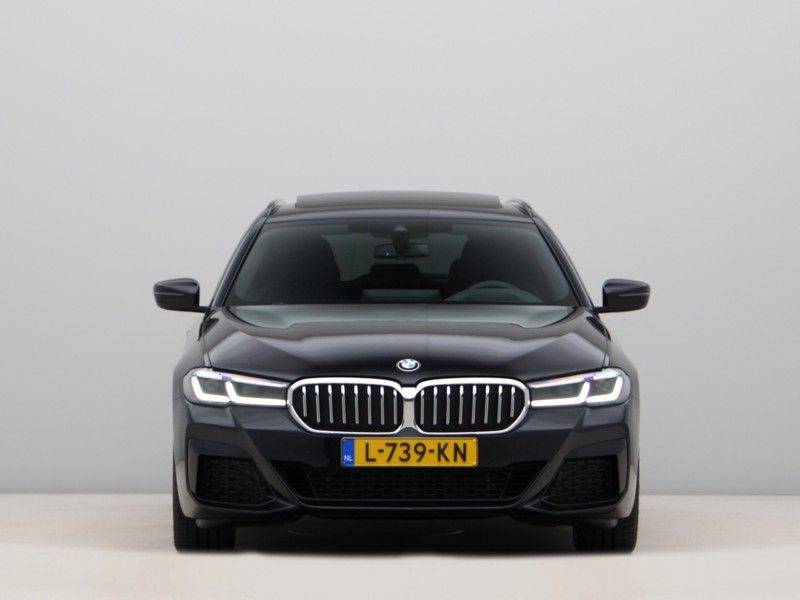 BMW 5 Serie Touring 520i High Executive Model M-Sport afbeelding 6