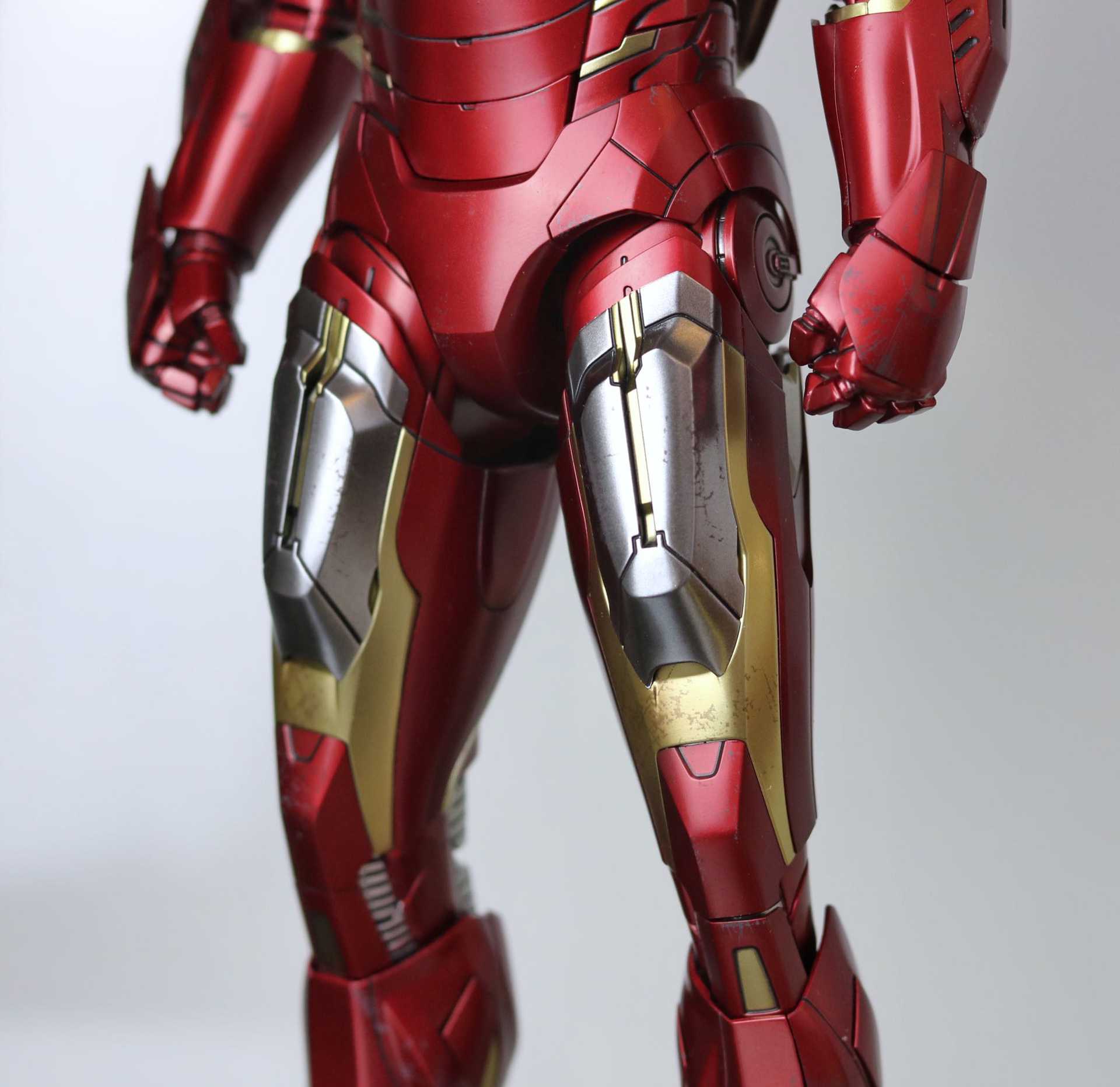 Hot Toys Iron Man Mark 7 1/6 Figure