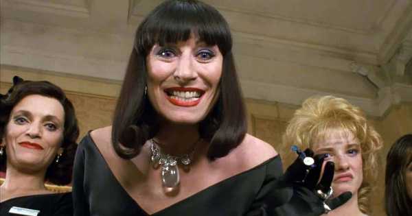 Frame do filme Convenção das Bruxas (The Witches, 1990) com Angelica Houston e produção de Jim Henson