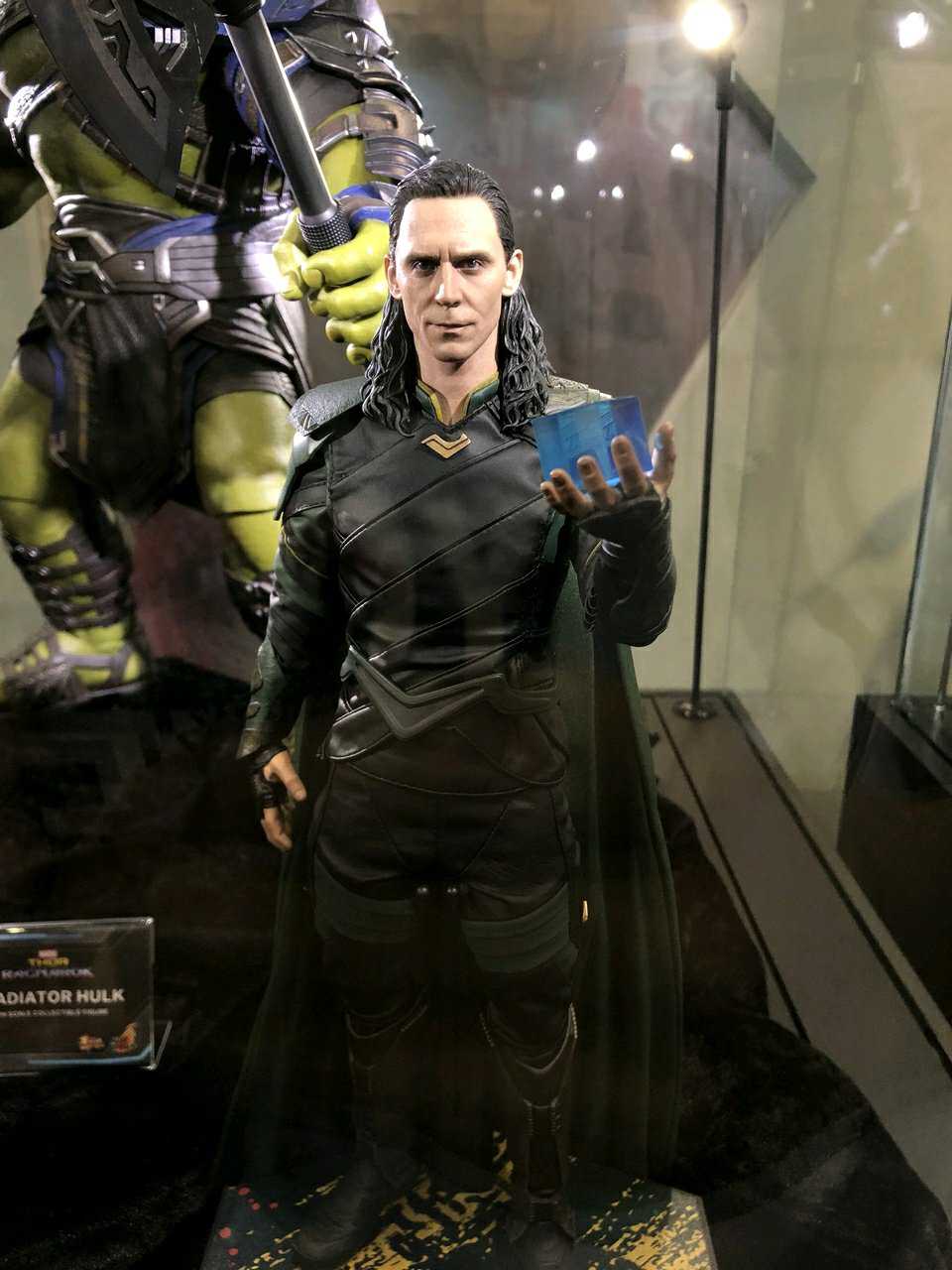 Hot Toys Loki Marvel 1/6 Scale Action Figure