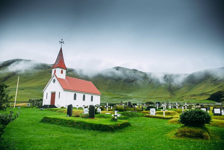 Kirche, Berge, Wolken, Island