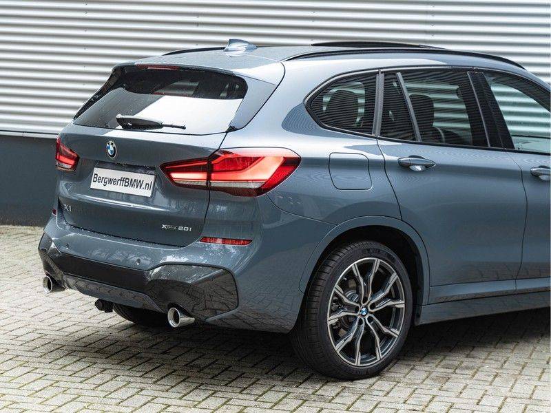 BMW X1 xDrive20i High Executive - M-Sport - Memoryzetel - Trekhaak - Panorama afbeelding 9