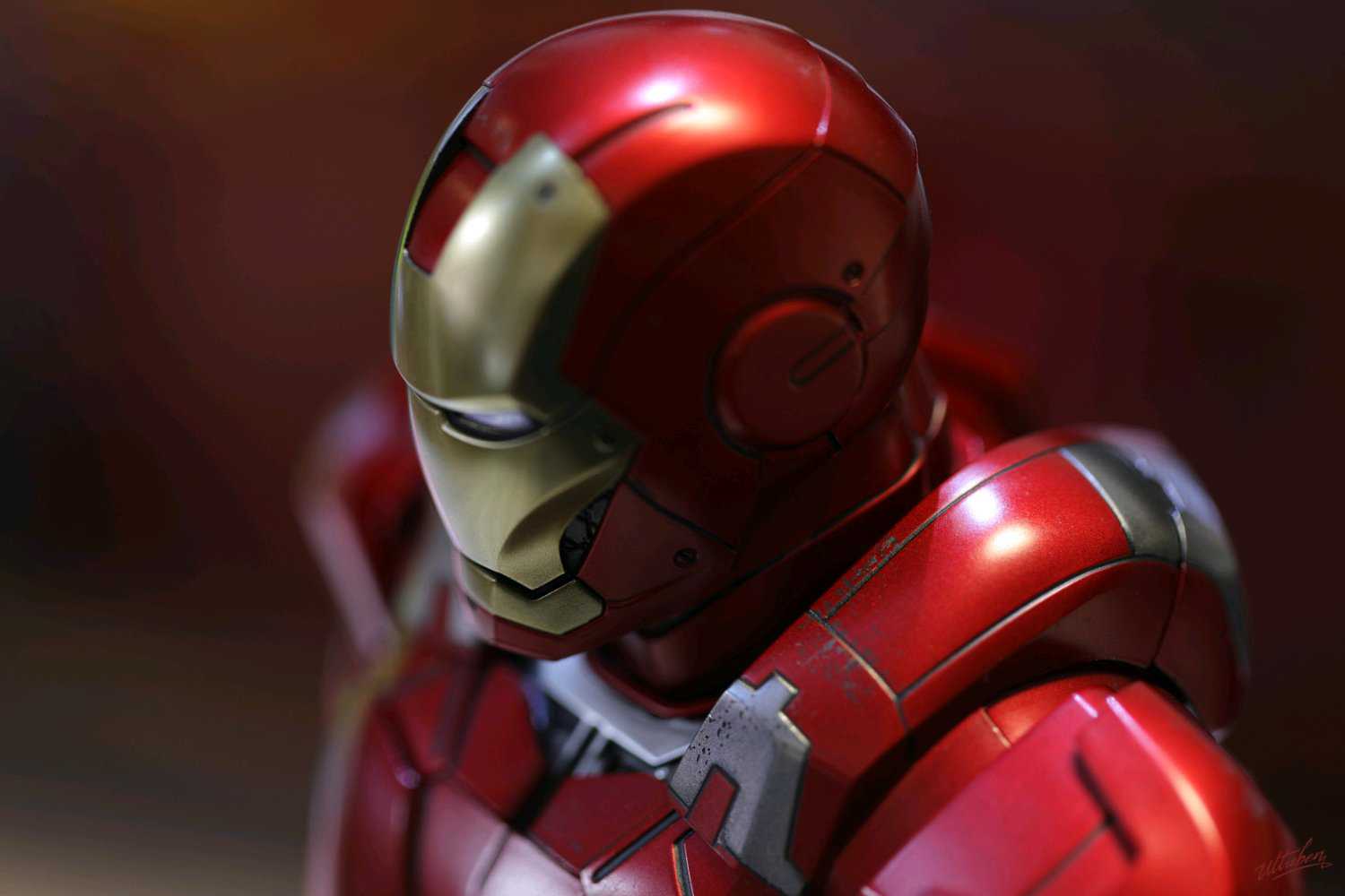 Hot Toys Metal Iron Man Mark VII