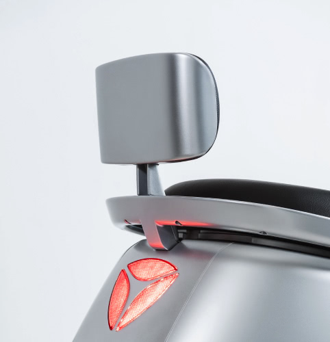 Wunder Vehicles Yadea moped seat from behind