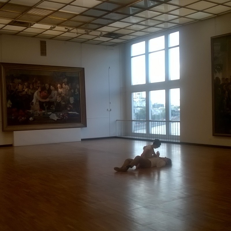 «Поцелуй» (2002) Тино Сегала в Третьяковской галерее. Источник: dance-story.livejournal.com