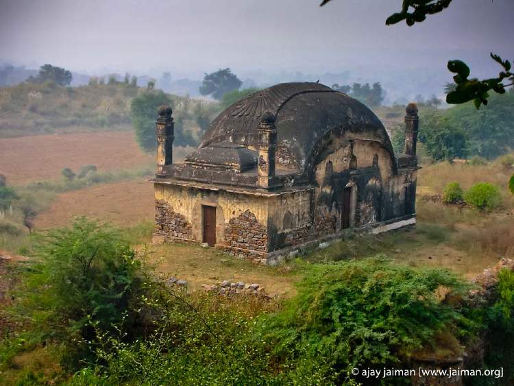 The Indorie fort in Mewat. Exact coordinates: 28° 5'1.19"N, 76°56'40.12"E