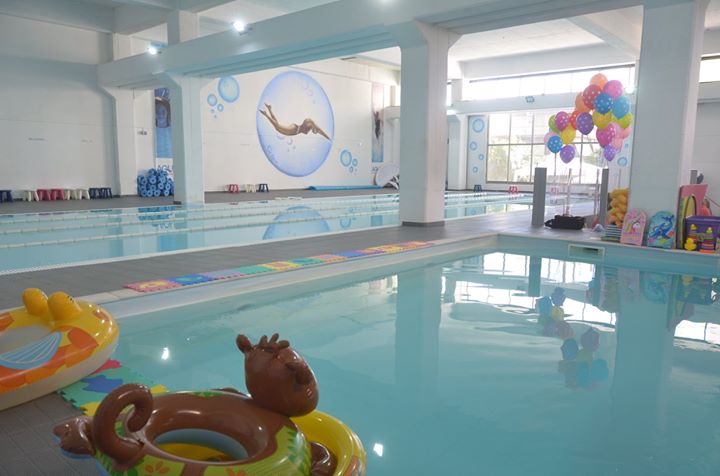Aqua swim center