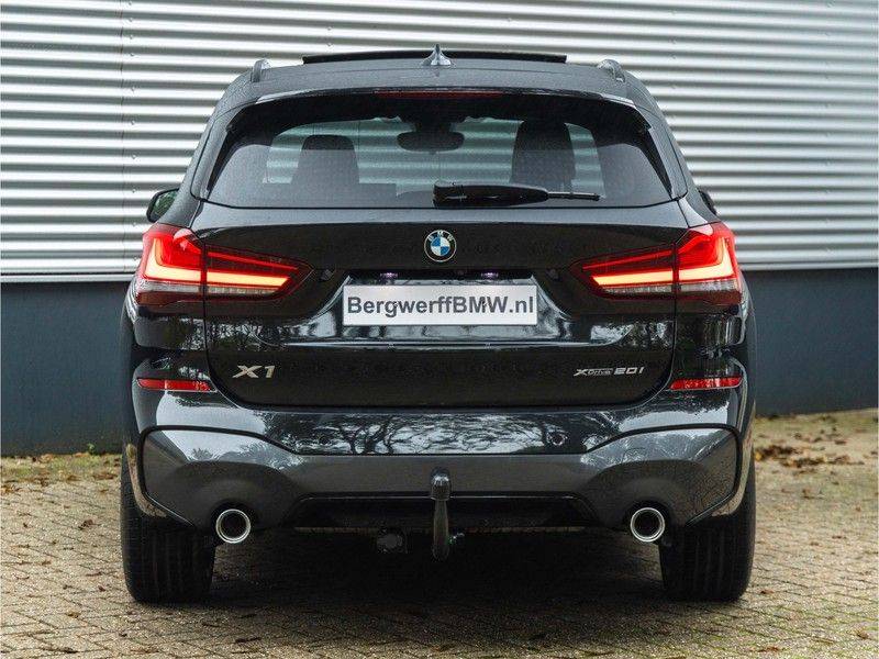 BMW X1 xDrive20i High Executive - M-Sport - Memoryzetel - Trekhaak - Harman Kardon afbeelding 6