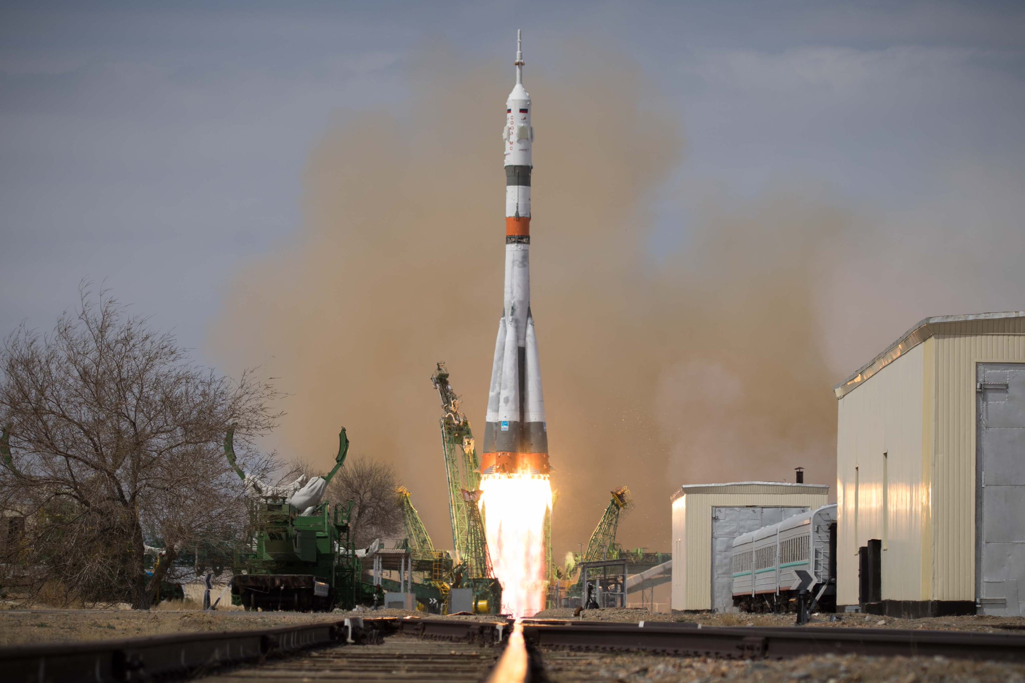 Imaginea 1: Lansarea primei rachete Sozyu-2.1a cu o capsulă cu echipaj la bord (Soyuz MS-16) de la cosmodromul din Baikonur. A fost al 102-lea zbor al unei rachete Soyuz. (Sursa foto: Roscosmos)