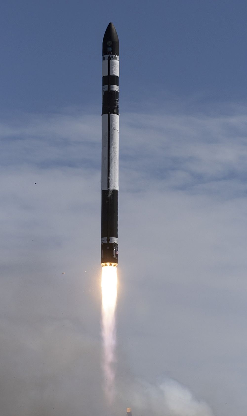 Imaginea 1: Lansarea celei de-a 11-a rachete Electron, având la bord satelitul NROL-151 al National Reconaissance Office. Sursa foto: Rocket Lab.