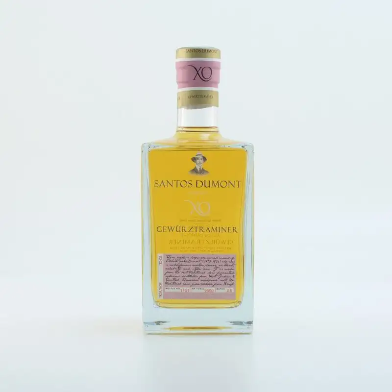 Image of the front of the bottle of the rum Santos Dumont XO Gewürztraminer