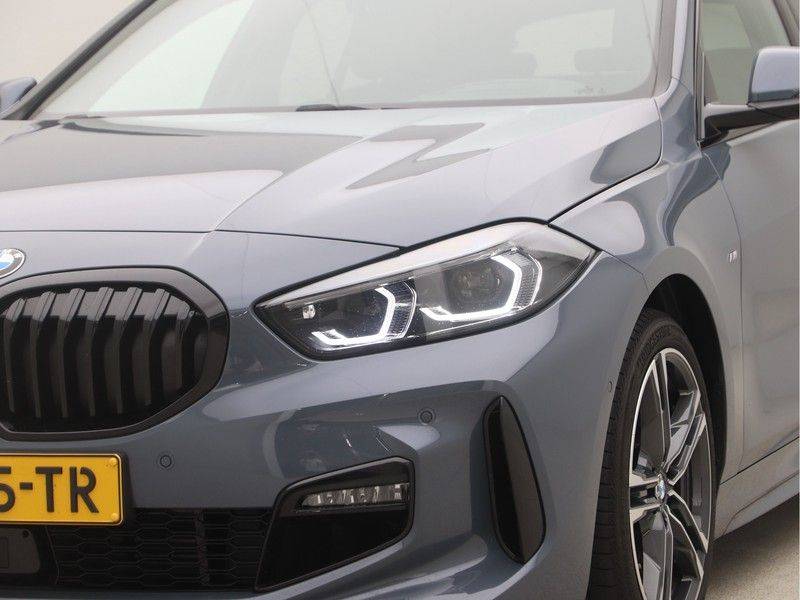 BMW 1 Serie 5-deurs 120i High Executive M-Sport Automaat afbeelding 21