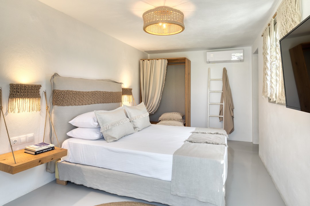 Agia Thalassa villa, Paros Greece | Amalgam Homes Naxos Paros Mykonos Tinos