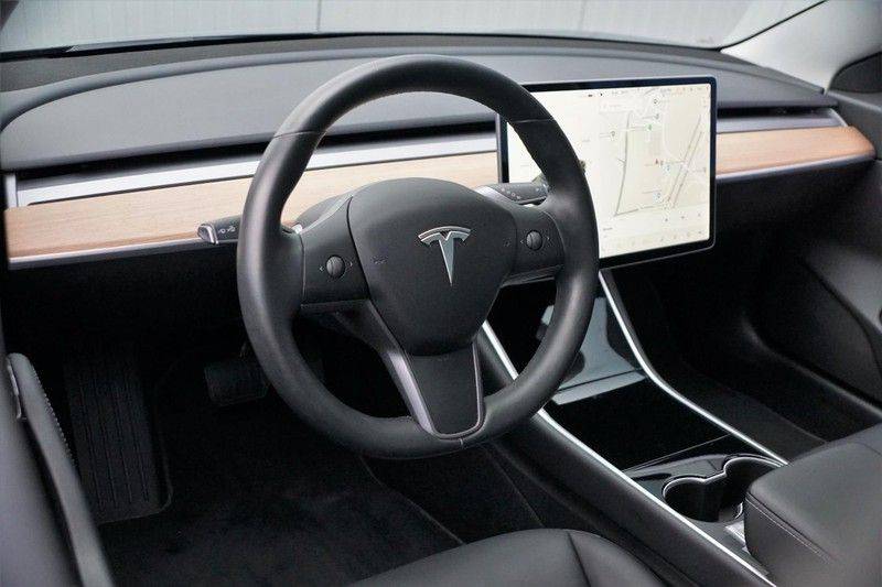 Tesla Model 3 Long Range AWD / Marge / 360 camera / Allseason banden / 1e Eigenaar / Autopilot / 37dkm NAP! afbeelding 11