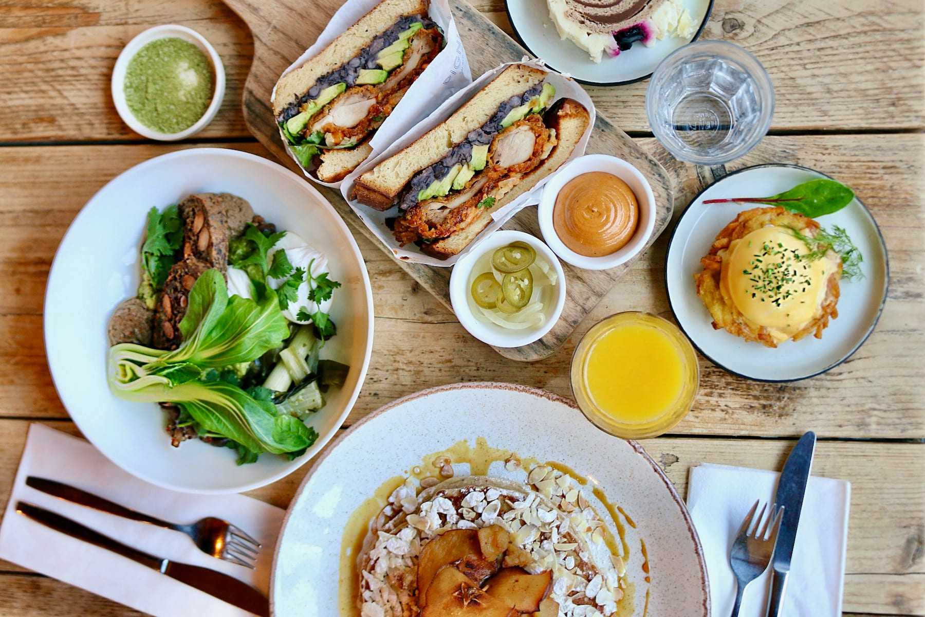 Amsterdam brunch restaurant Dignita is also a social enterprise, with delicious meals for a good cause. Interview by Table Sage