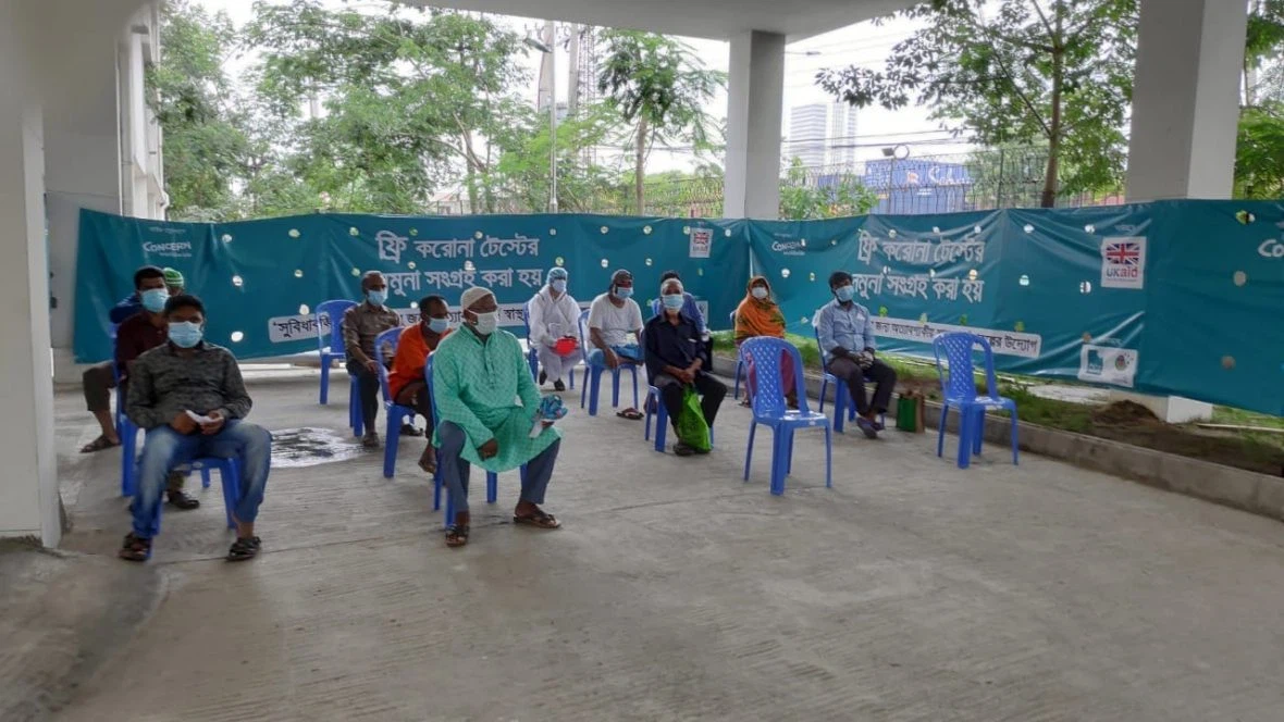 People waiting for COVID-19 testing at the mobile facility in Dhaka.