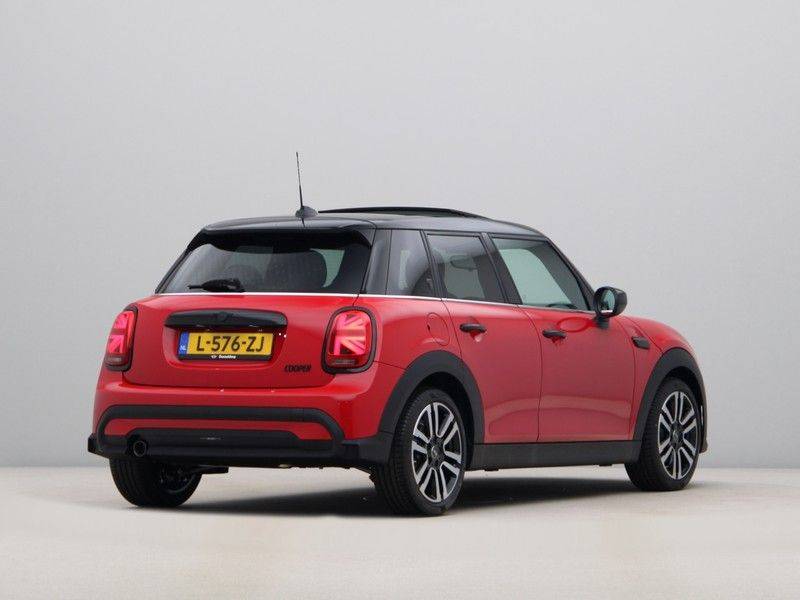 MINI 5-deurs Cooper MINI Yours Aut. afbeelding 9