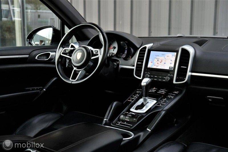 Porsche Cayenne 4.2 D S | Panoramisch dak | Bose | 850 Nm afbeelding 18