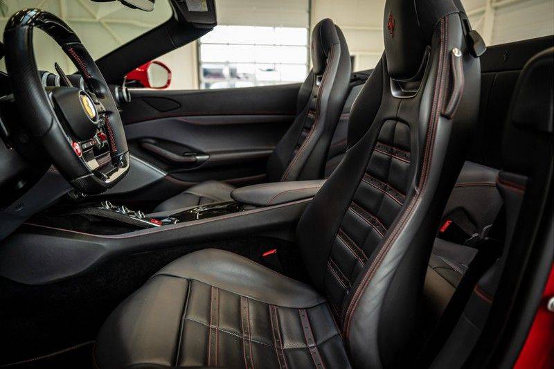 Ferrari Portofino 3.9 V8 HELE | TwoTone Exclusive | Carbon | Passengerdisplay | Memory | Sportstoelen afbeelding 15