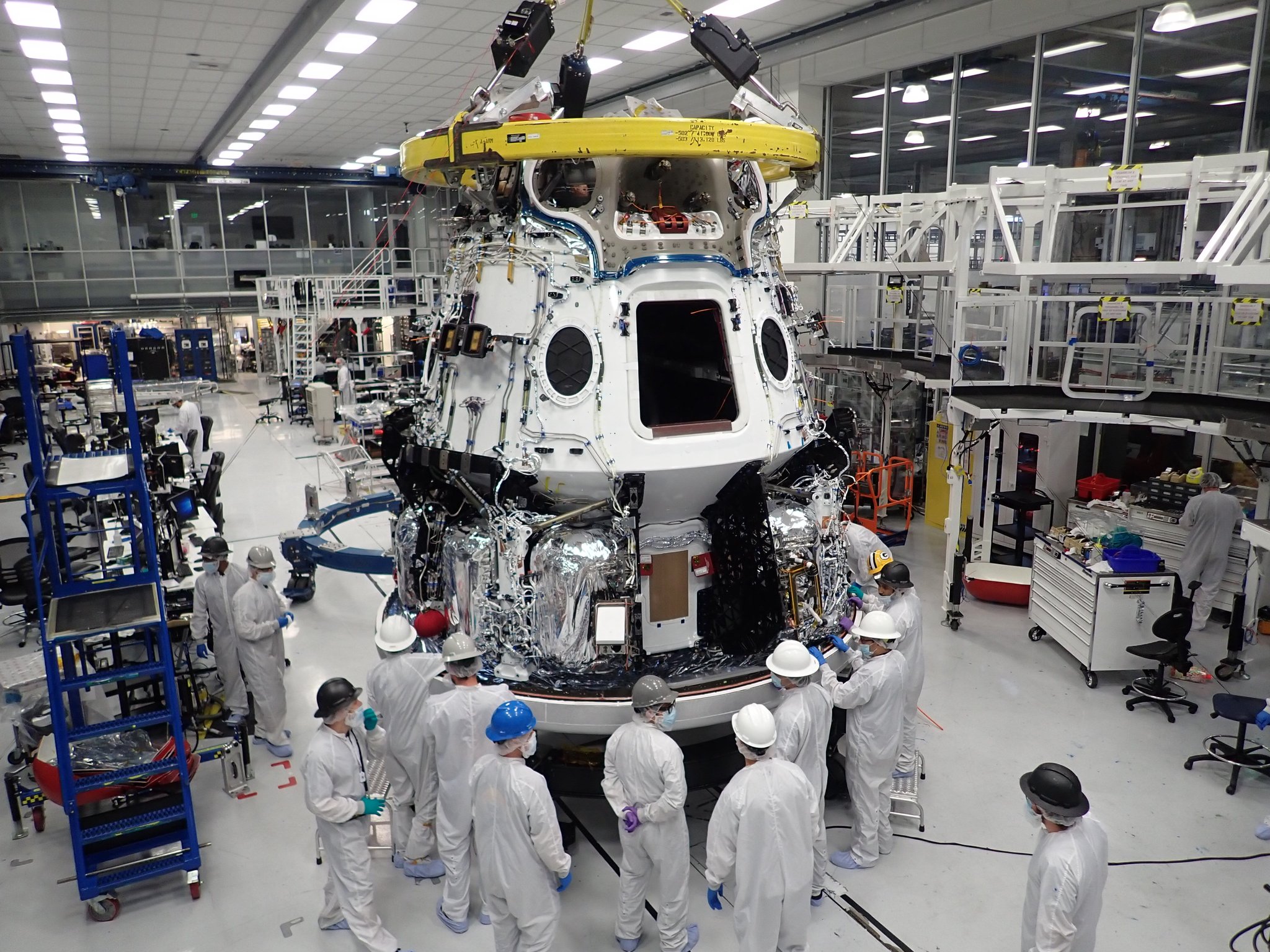 Imaginea 1: Capsula Dragon 2, carianta cargo, care urmează să fie folosită începând din acest an pentru aprovizionarea Stației Spațiale Internaționale.