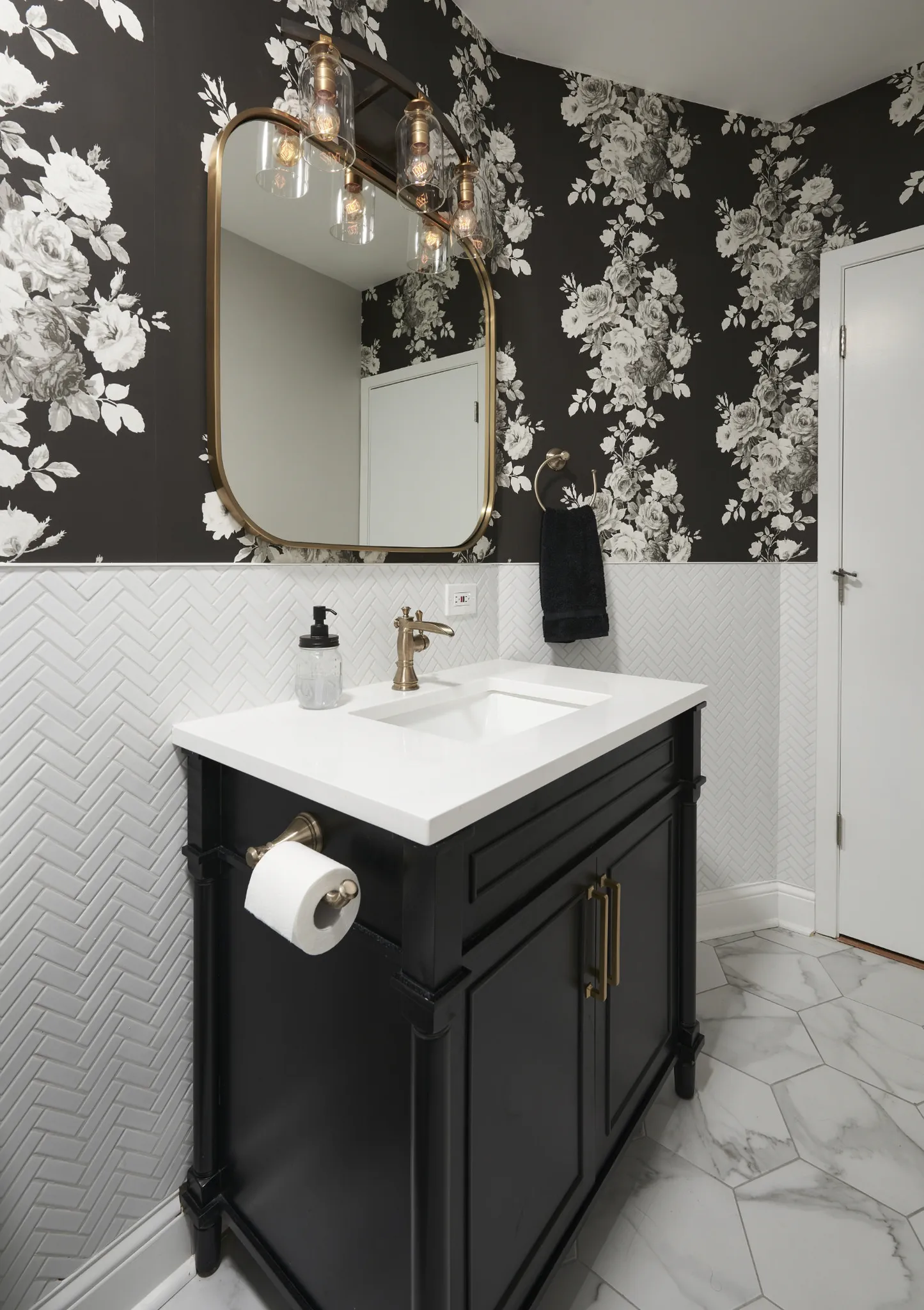 Windsong, AZ bathroom - Vanity and mirror