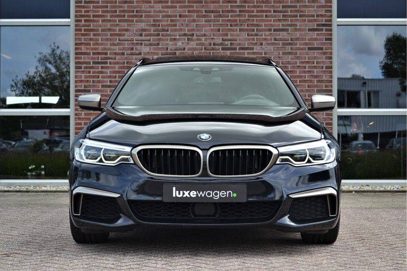 BMW 5 Serie Touring M550d xDrive 400pk Pano Standk ACC 20inch Adp-LED HUD afbeelding 7