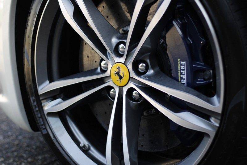 Ferrari GTC4 Lusso 6.3 V12 2 years Ferrari warranty, HELE, Apple Carplay, Passenger Display, JBL, Pano, 20" afbeelding 12