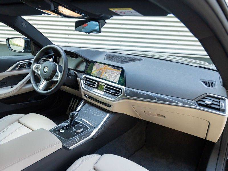 BMW 4 Serie Coupé M440i xDrive - High Executive - M-Remmen - Harman Kardon - Driving Ass Prof afbeelding 3