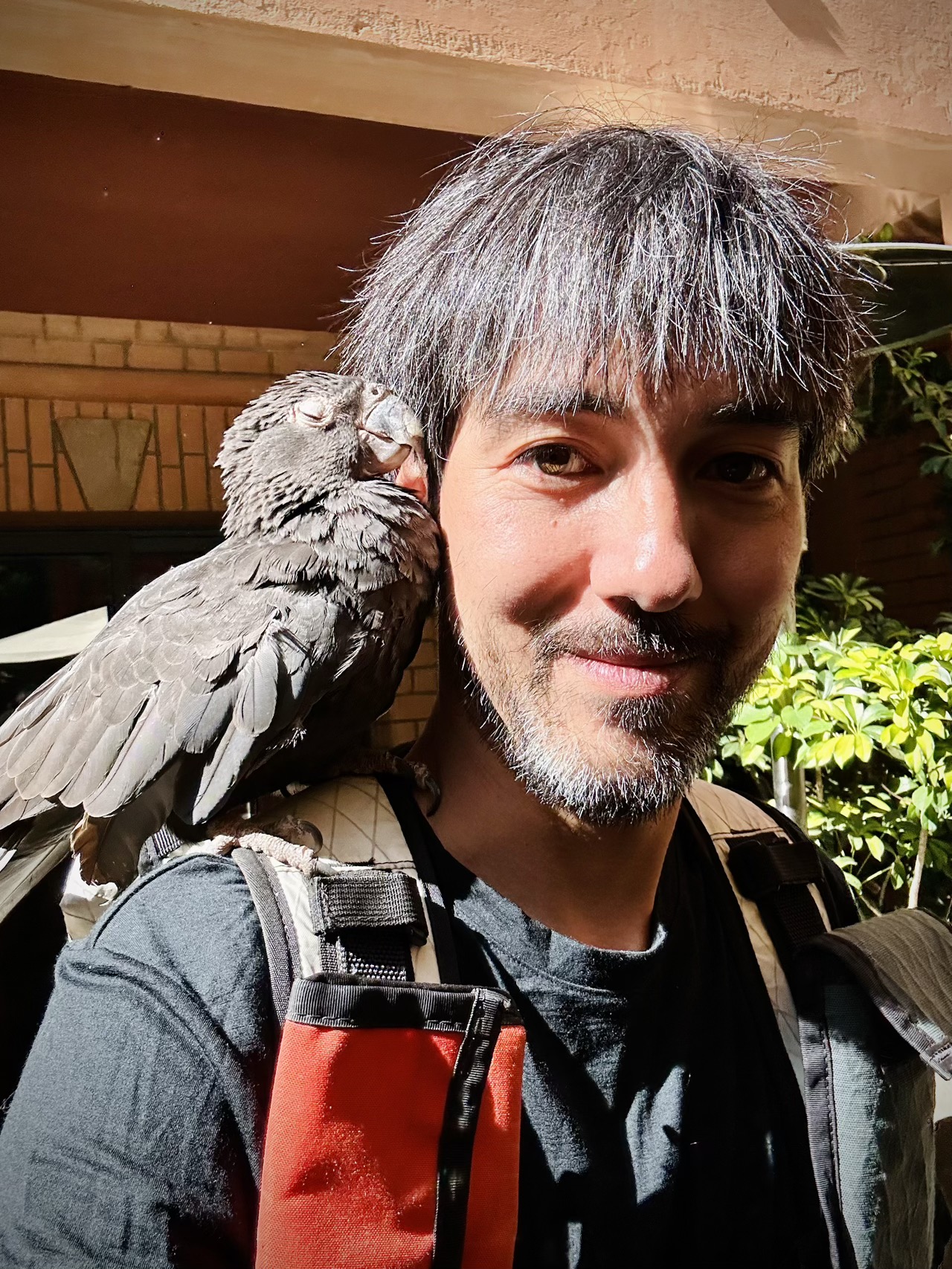 Selfie with Coco the parrot at Hotel Sakamanga