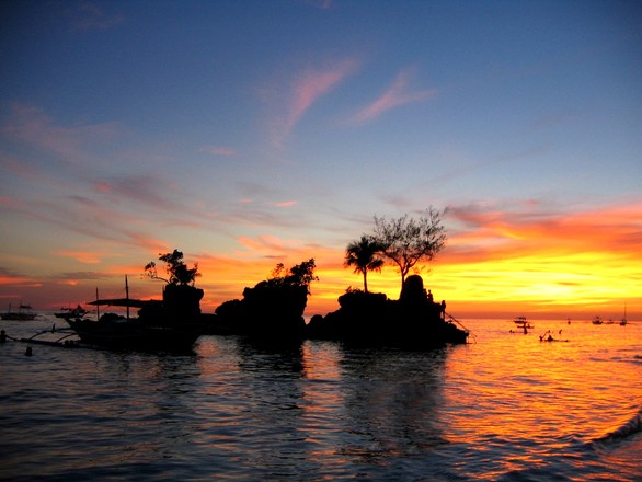 A silhouette of the rocks in Boracay's ocean