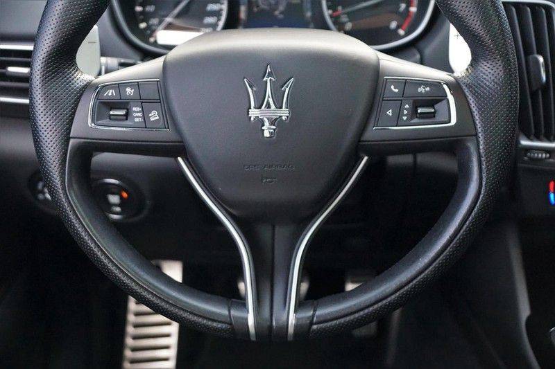 Maserati Levante 3.0 V6 S AWD / 430 pk / Leder / Navigatie / Panodak / 360 camera / Luchtvering / Compleet! afbeelding 13