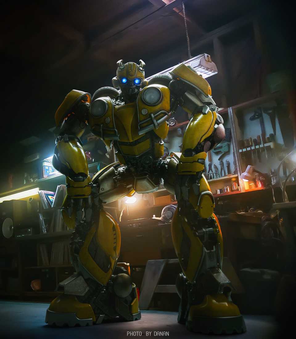 ThreeA 8 Inch Metal Bumblebee | Figround