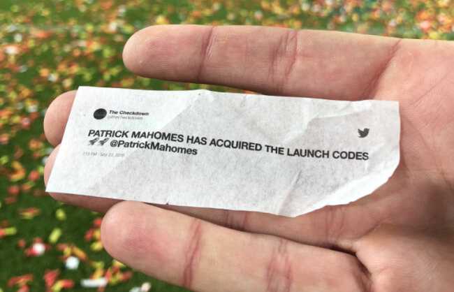 Confetti with tweet printed